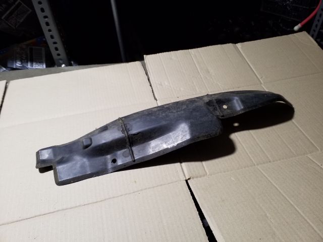 bontott SKODA OCTAVIA II Jobb első Sárvédő Zajszigetelés