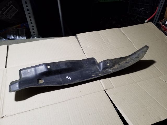 bontott SKODA OCTAVIA II Jobb első Sárvédő Zajszigetelés