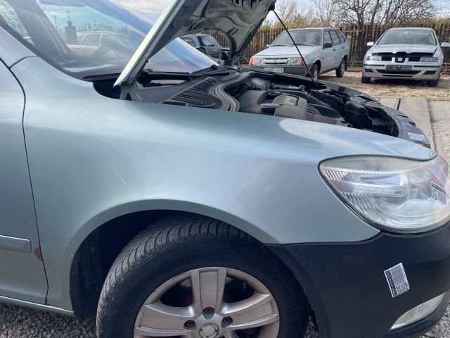 bontott SKODA OCTAVIA II Jobb első Sárvédő