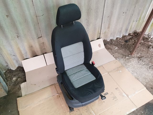 bontott SKODA OCTAVIA II Jobb első Ülés