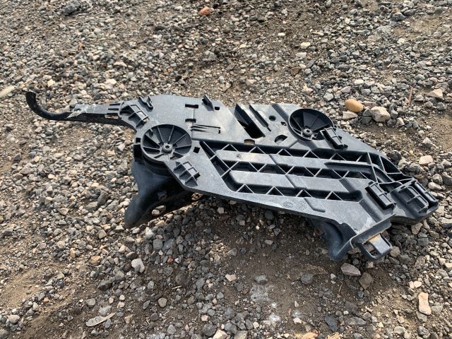 bontott SKODA OCTAVIA II Jobb Fényszóró Tartó