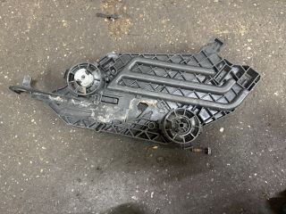 bontott SKODA OCTAVIA II Jobb Fényszóró Tartó