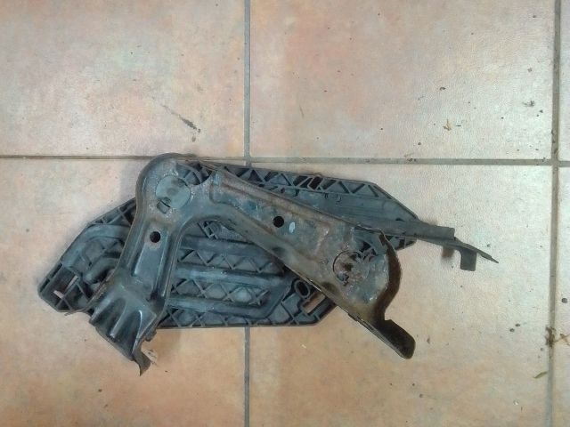 bontott SKODA OCTAVIA II Jobb Fényszóró Tartó