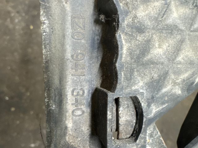 bontott SKODA OCTAVIA II Jobb Fényszóró Tartó