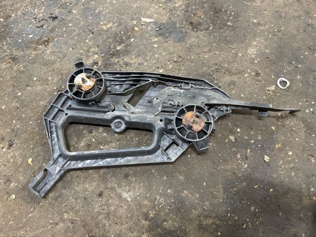 bontott SKODA OCTAVIA II Jobb Fényszóró Tartó