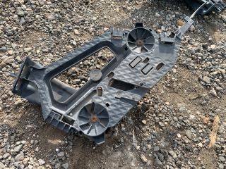 bontott SKODA OCTAVIA II Jobb Fényszóró Tartó