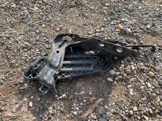 bontott SKODA OCTAVIA II Jobb Fényszóró Tartó