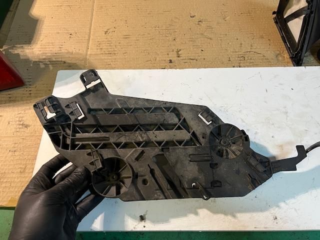 bontott SKODA OCTAVIA II Jobb Fényszóró Tartó