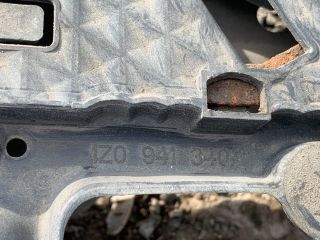 bontott SKODA OCTAVIA II Jobb Fényszóró Tartó