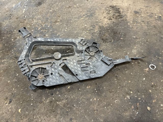 bontott SKODA OCTAVIA II Jobb Fényszóró Tartó