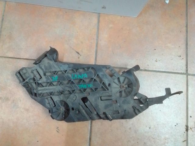 bontott SKODA OCTAVIA II Jobb Fényszóró Tartó