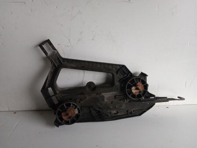 bontott SKODA OCTAVIA II Jobb Fényszóró Tartó