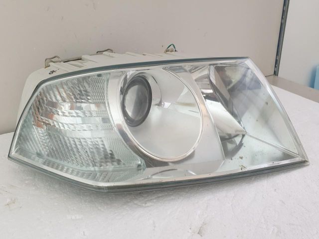 bontott SKODA OCTAVIA II Jobb Fényszóró