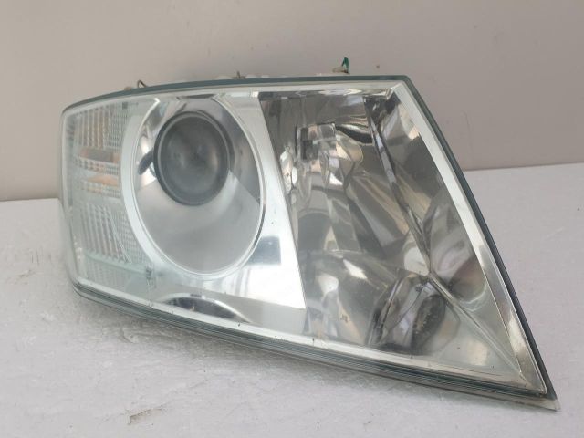 bontott SKODA OCTAVIA II Jobb Fényszóró