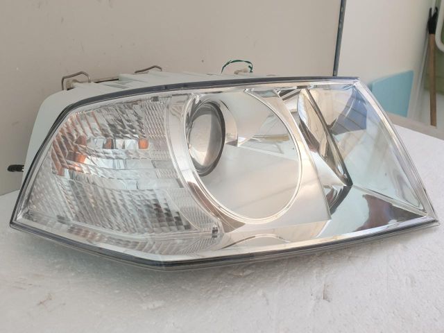 bontott SKODA OCTAVIA II Jobb Fényszóró