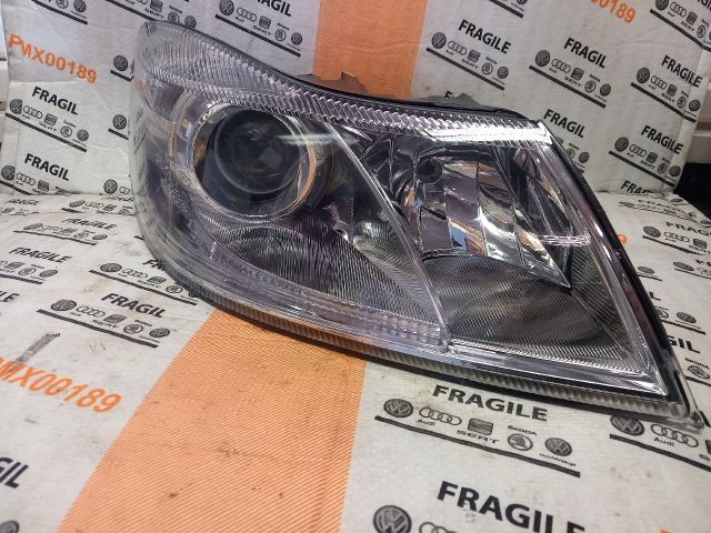 bontott SKODA OCTAVIA II Jobb Fényszóró