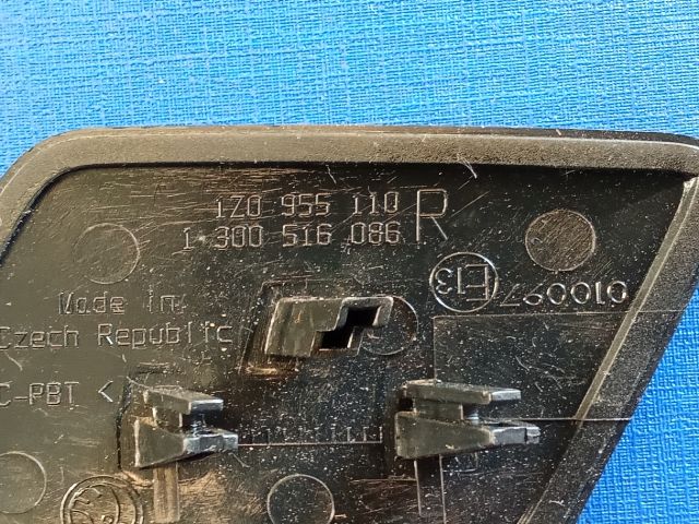 bontott SKODA OCTAVIA II Jobb Fényszórómosó Fedél