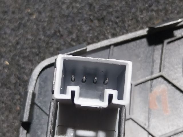 bontott SKODA OCTAVIA II Jobb hátsó Ablakemelő Kapcsoló