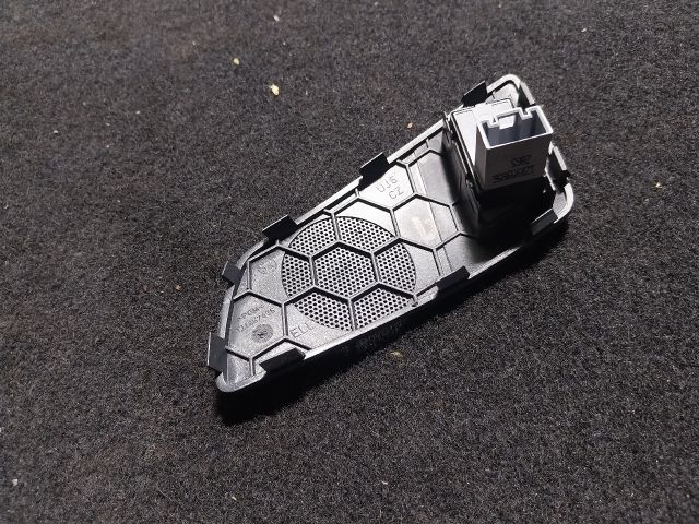 bontott SKODA OCTAVIA II Jobb hátsó Ablakemelő Kapcsoló