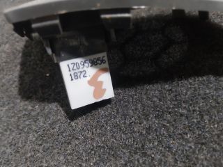 bontott SKODA OCTAVIA II Jobb hátsó Ablakemelő Kapcsoló