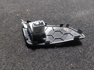 bontott SKODA OCTAVIA II Jobb hátsó Ablakemelő Kapcsoló