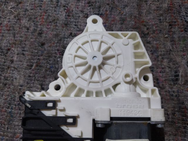 bontott SKODA OCTAVIA II Jobb hátsó Ablakemelő Motor