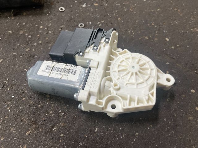 bontott SKODA OCTAVIA II Jobb hátsó Ablakemelő Motor