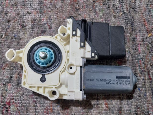 bontott SKODA OCTAVIA II Jobb hátsó Ablakemelő Motor