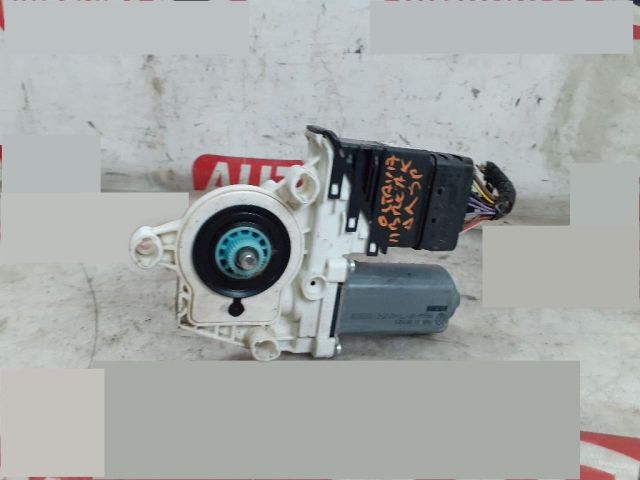 bontott SKODA OCTAVIA II Jobb hátsó Ablakemelő Motor