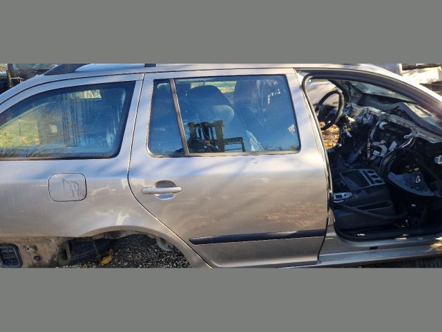 bontott SKODA OCTAVIA II Jobb hátsó Ajtó (Részeivel)