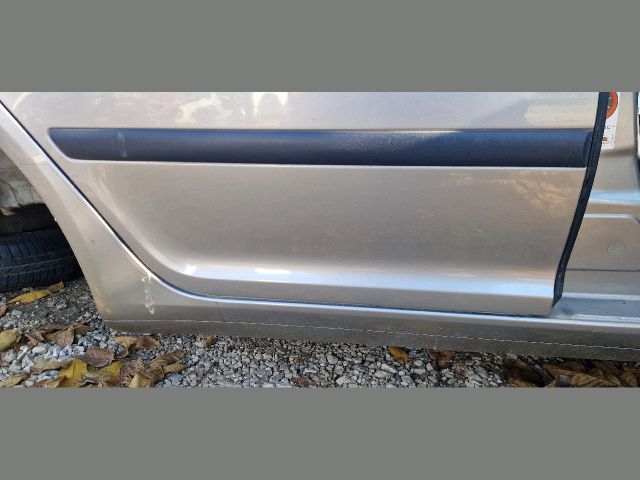 bontott SKODA OCTAVIA II Jobb hátsó Ajtó (Részeivel)