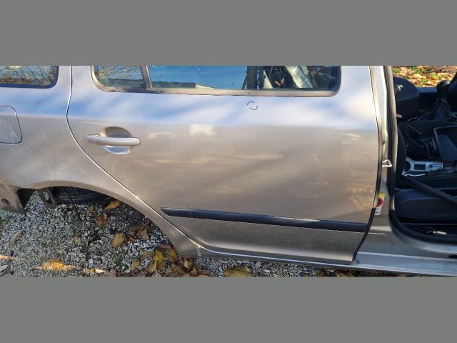 bontott SKODA OCTAVIA II Jobb hátsó Ajtó (Részeivel)