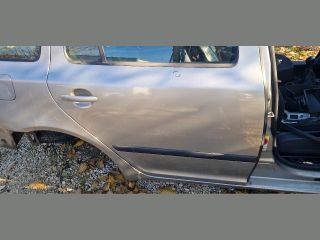bontott SKODA OCTAVIA II Jobb hátsó Ajtó (Részeivel)