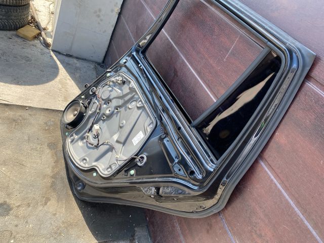 bontott SKODA OCTAVIA II Jobb hátsó Ajtó (Részeivel)