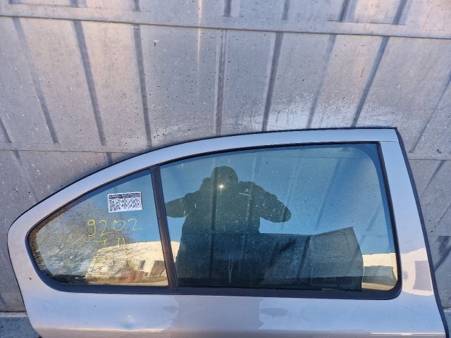 bontott SKODA OCTAVIA II Jobb hátsó Ajtó (Részeivel)