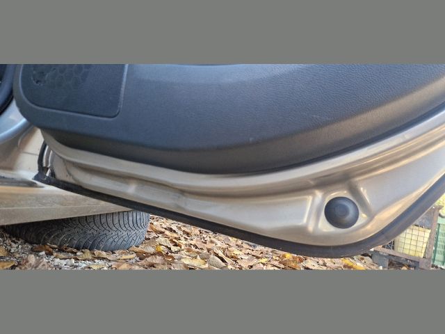 bontott SKODA OCTAVIA II Jobb hátsó Ajtó (Részeivel)