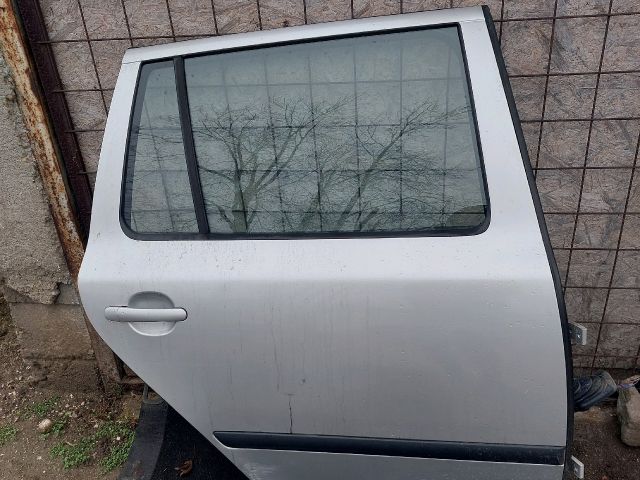 bontott SKODA OCTAVIA II Jobb hátsó Ajtó (Részeivel)
