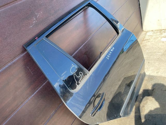 bontott SKODA OCTAVIA II Jobb hátsó Ajtó (Részeivel)