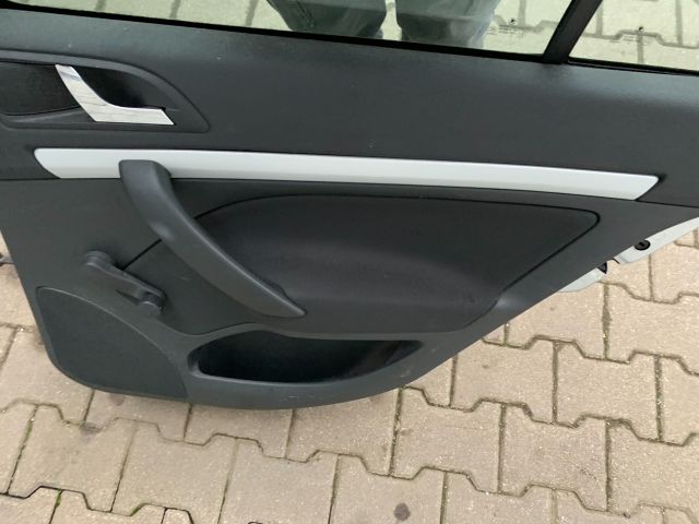 bontott SKODA OCTAVIA II Jobb hátsó Ajtó (Részeivel)