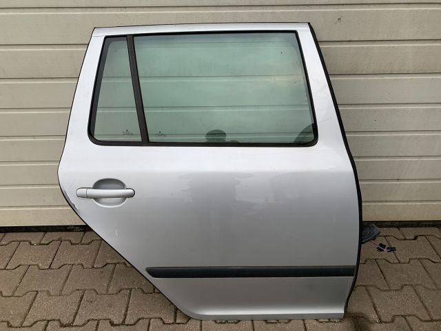 bontott SKODA OCTAVIA II Jobb hátsó Ajtó (Részeivel)