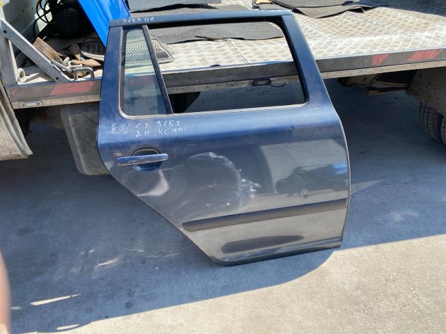 bontott SKODA OCTAVIA II Jobb hátsó Ajtó (Részeivel)