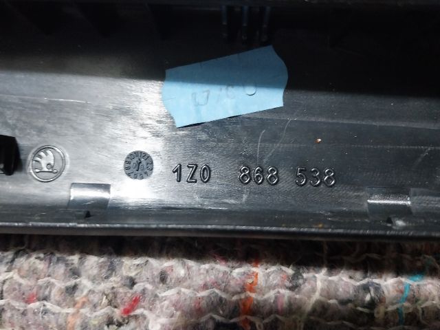 bontott SKODA OCTAVIA II Jobb hátsó Ajtóbehúzó