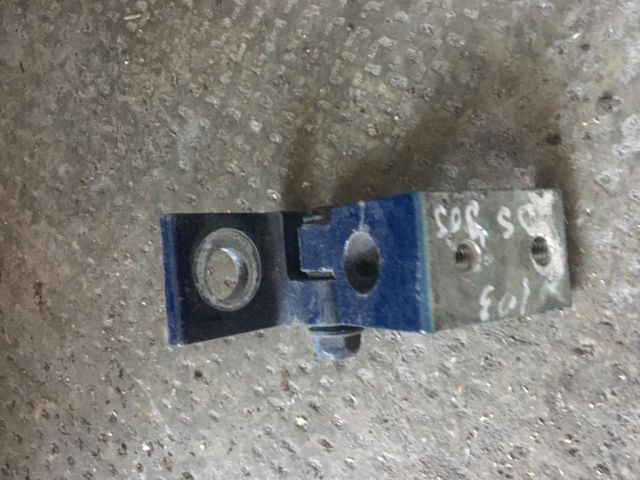 bontott SKODA OCTAVIA II Jobb hátsó Alsó Zsanér