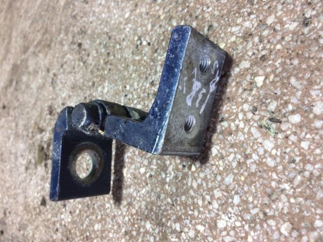 bontott SKODA OCTAVIA II Jobb hátsó Alsó Zsanér