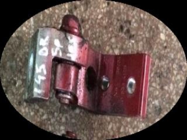 bontott SKODA OCTAVIA II Jobb hátsó Alsó Zsanér