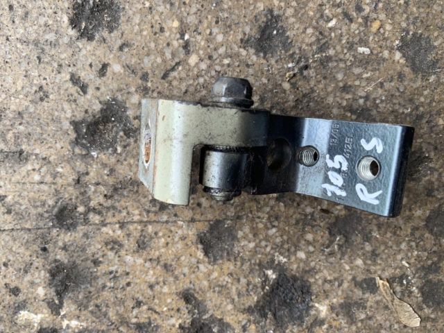 bontott SKODA OCTAVIA II Jobb hátsó Alsó Zsanér