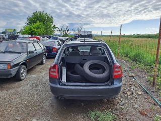 bontott SKODA OCTAVIA II Jobb hátsó Dobbetét (Kerékjárati, Műanyag)