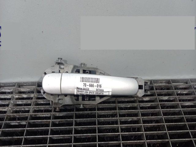 bontott SKODA OCTAVIA II Jobb hátsó Külső Kilincs