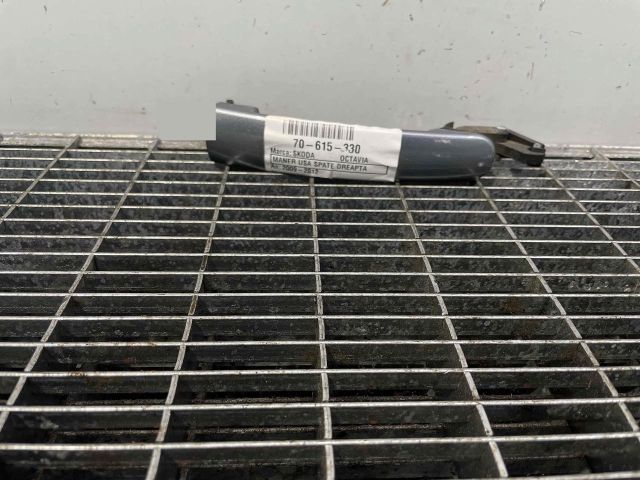 bontott SKODA OCTAVIA II Jobb hátsó Külső Kilincs