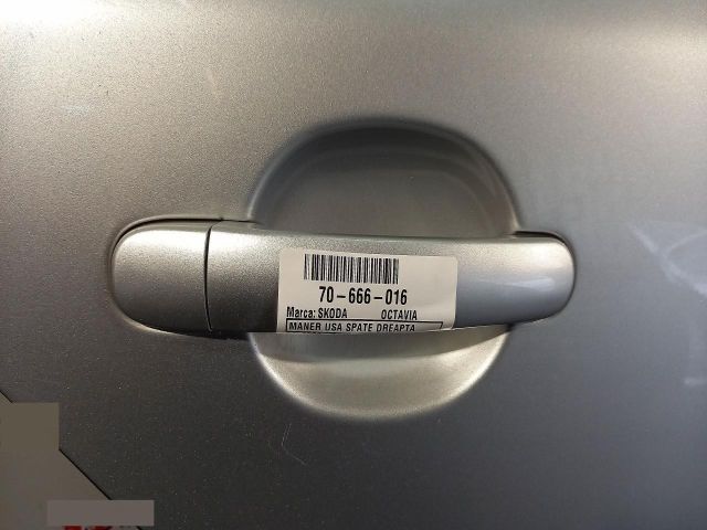 bontott SKODA OCTAVIA II Jobb hátsó Külső Kilincs
